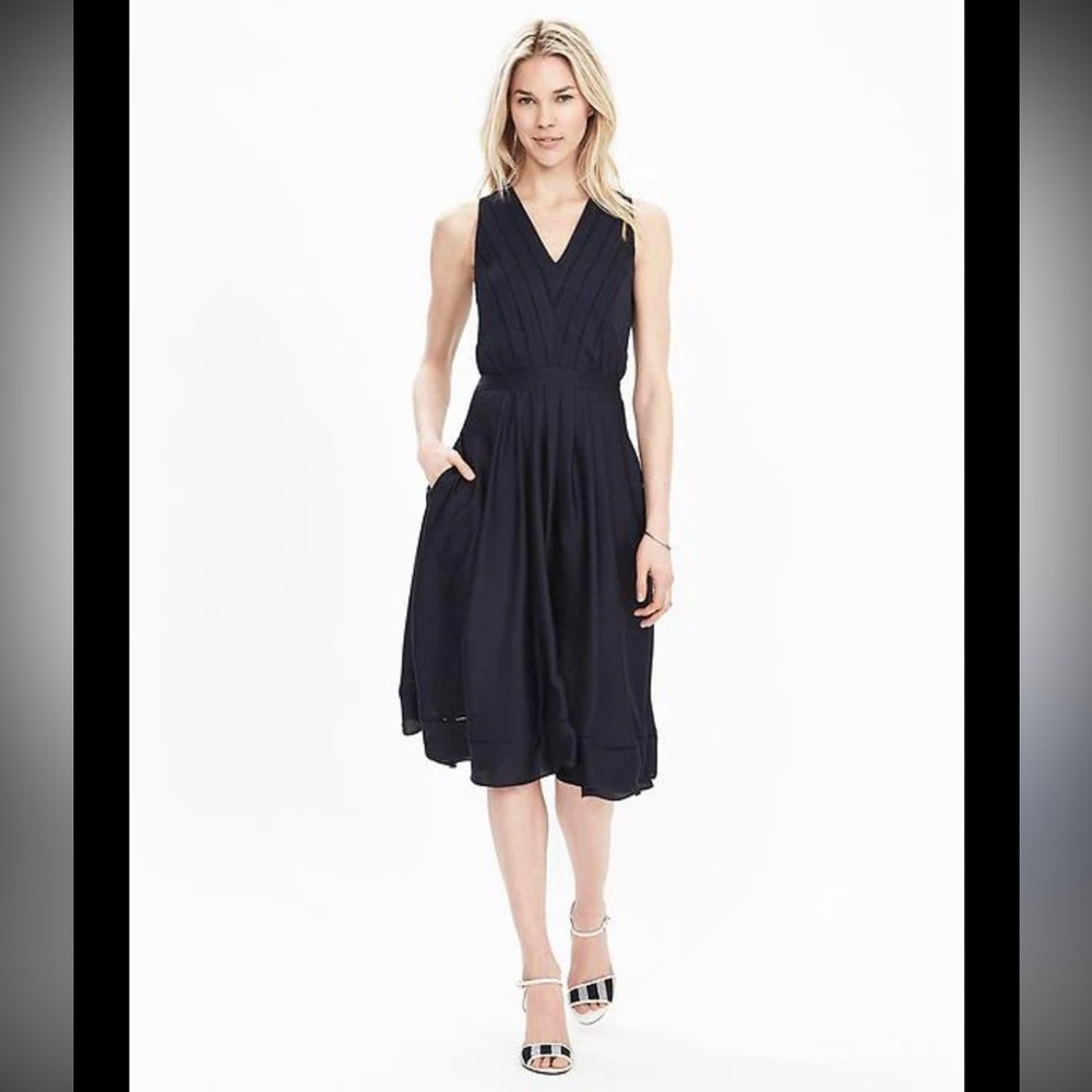 Banana Republic Satin Midi Vee Blue Pleated V Neck Flowy Classic V Neck Dress 16